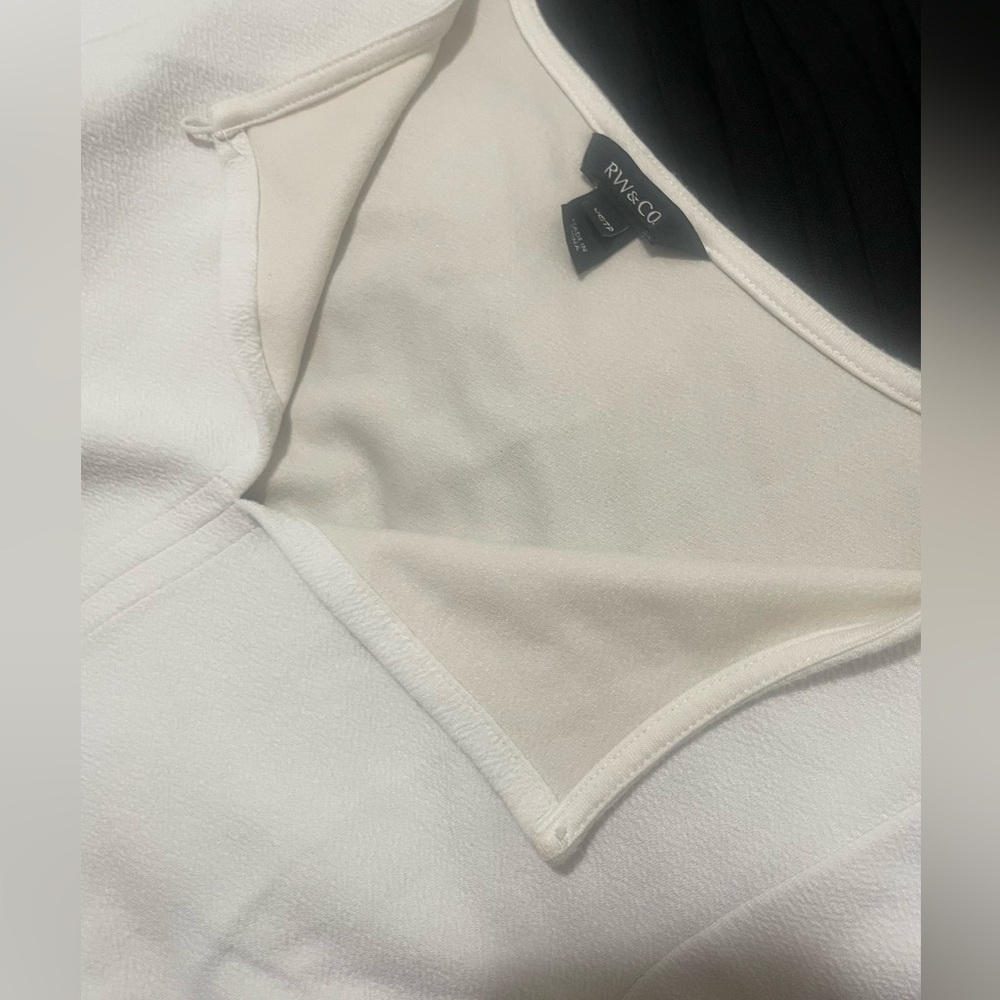RW&CO blouse - Picture 4 of 5